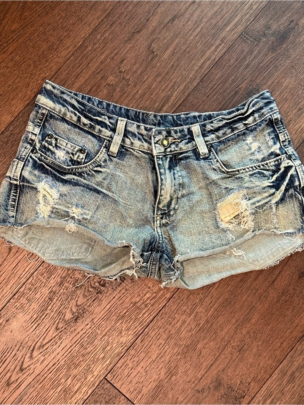 Women’s Distressed Denim Cutoff Shorts Acid Wash Frayed Hem Casual Jean Shorts - Picture 2 of 4